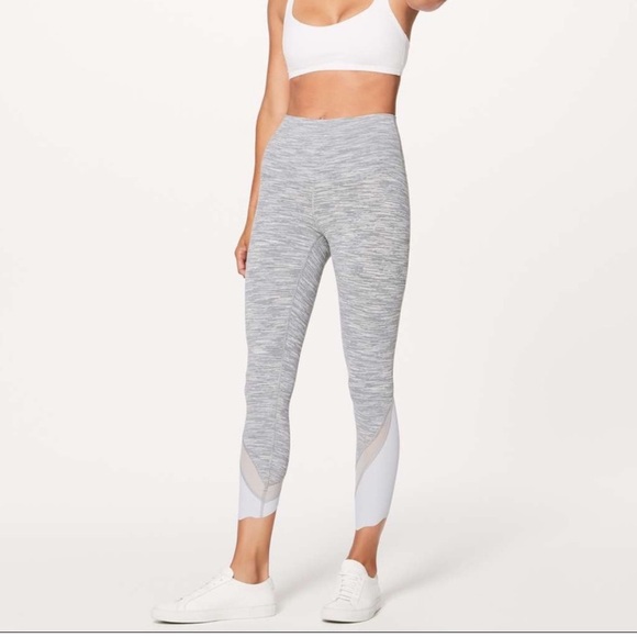 Lululemon Wunder Under Grey Crop Special Edition Scalloped Hem legging. Size 4 - Picture 5 of 12